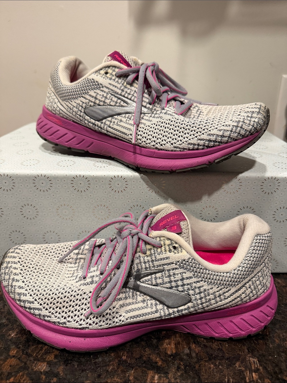 Brooks Women's Running Shoes in Gray with Purple Midsole Size 7.5